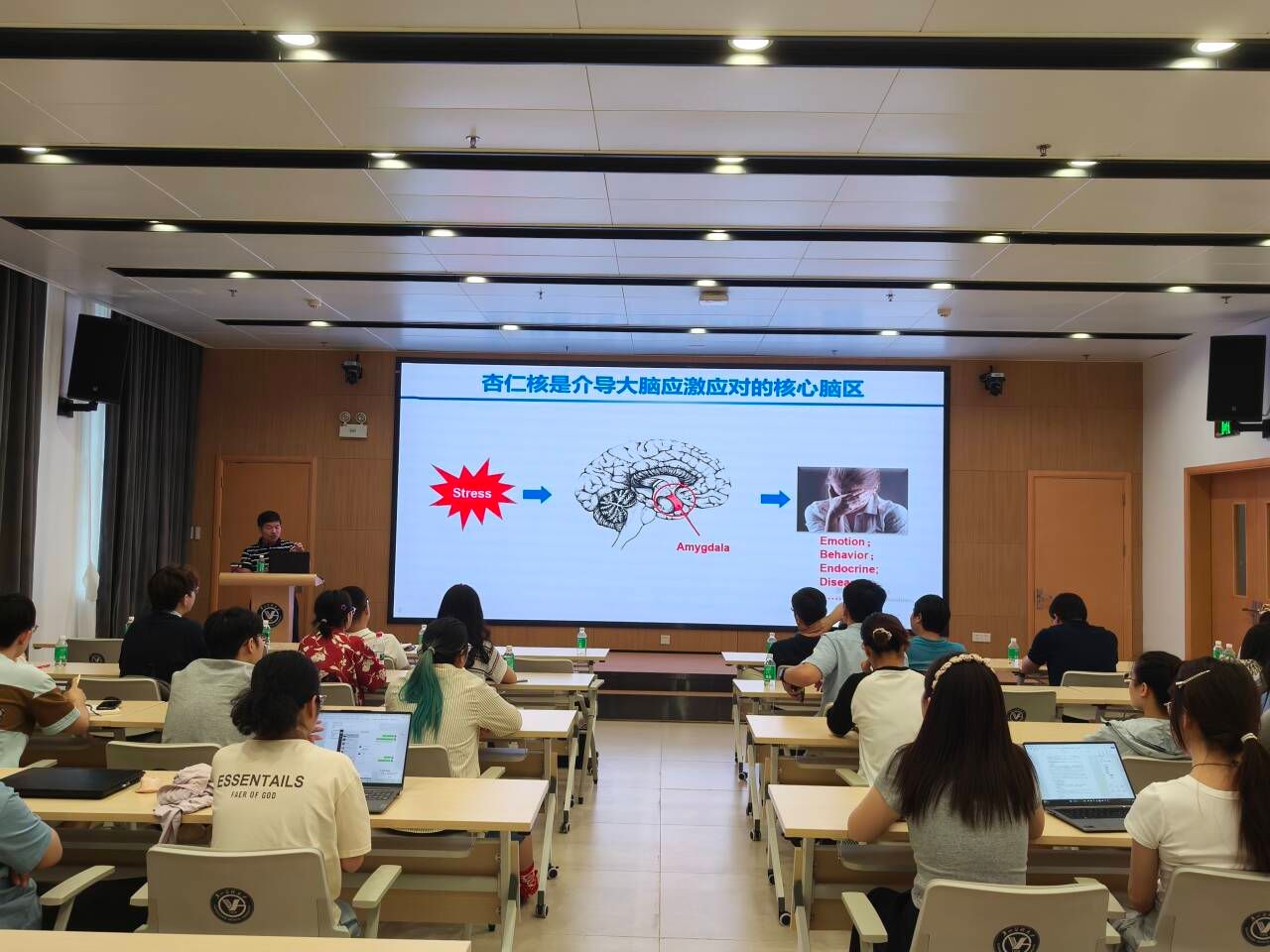 我院特邀南昌大学潘秉兴教授作专题学术讲座